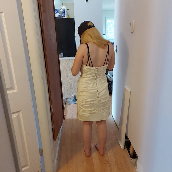 Wedding dress - Picture 3 of 3